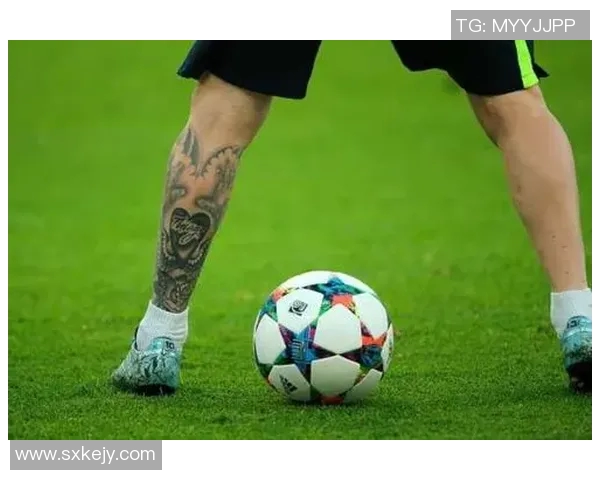 足球明星热衷的纹身图案解析与背后故事分享